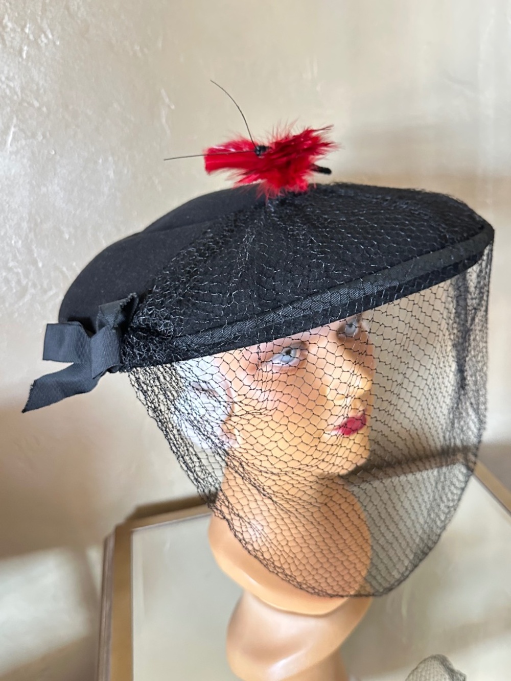 SUPERB 1940's BLACK FELT WIDE BRIM HAT + RED FEATHER "BUTTERFLY" & FULL VEIL